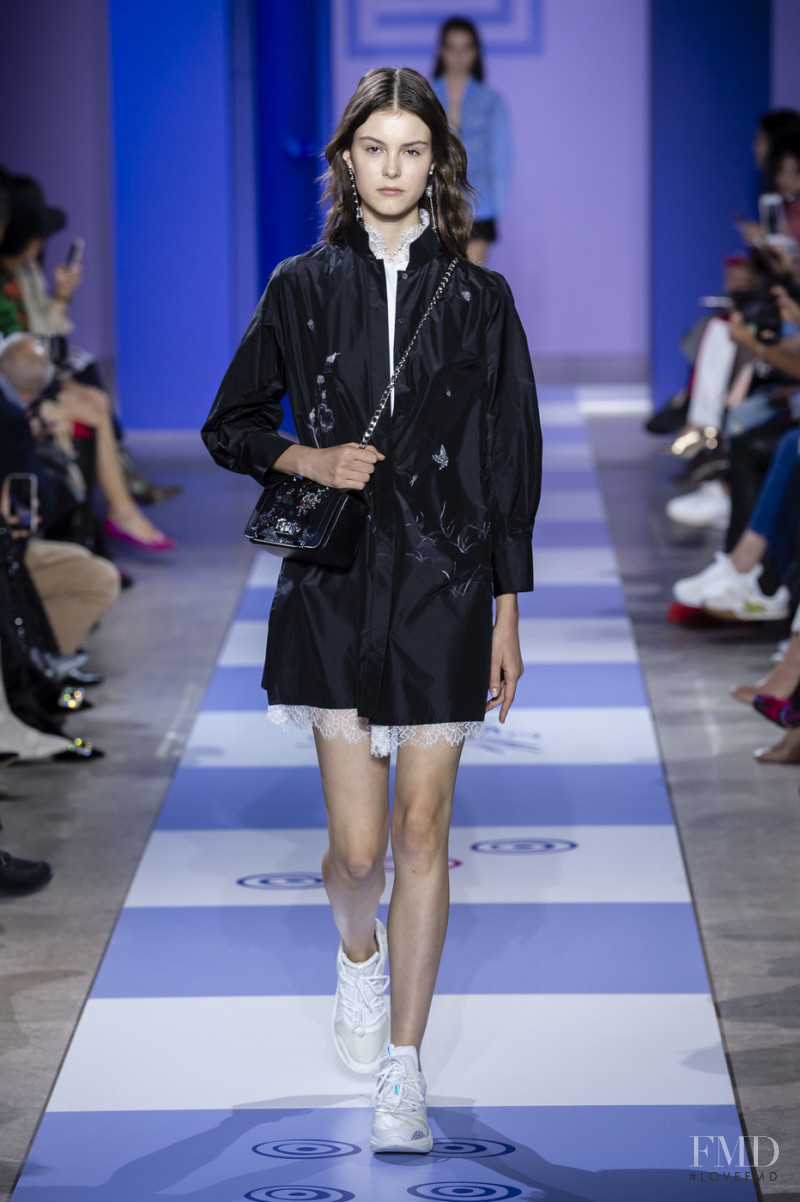 Irina Shnitman featured in  the Shiatzy Chen fashion show for Spring/Summer 2019