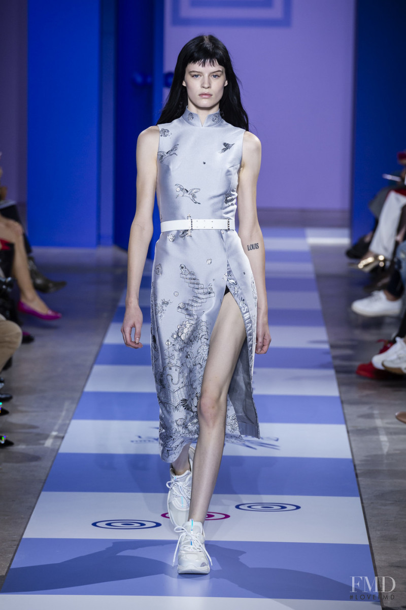 Hannah Elyse featured in  the Shiatzy Chen fashion show for Spring/Summer 2019