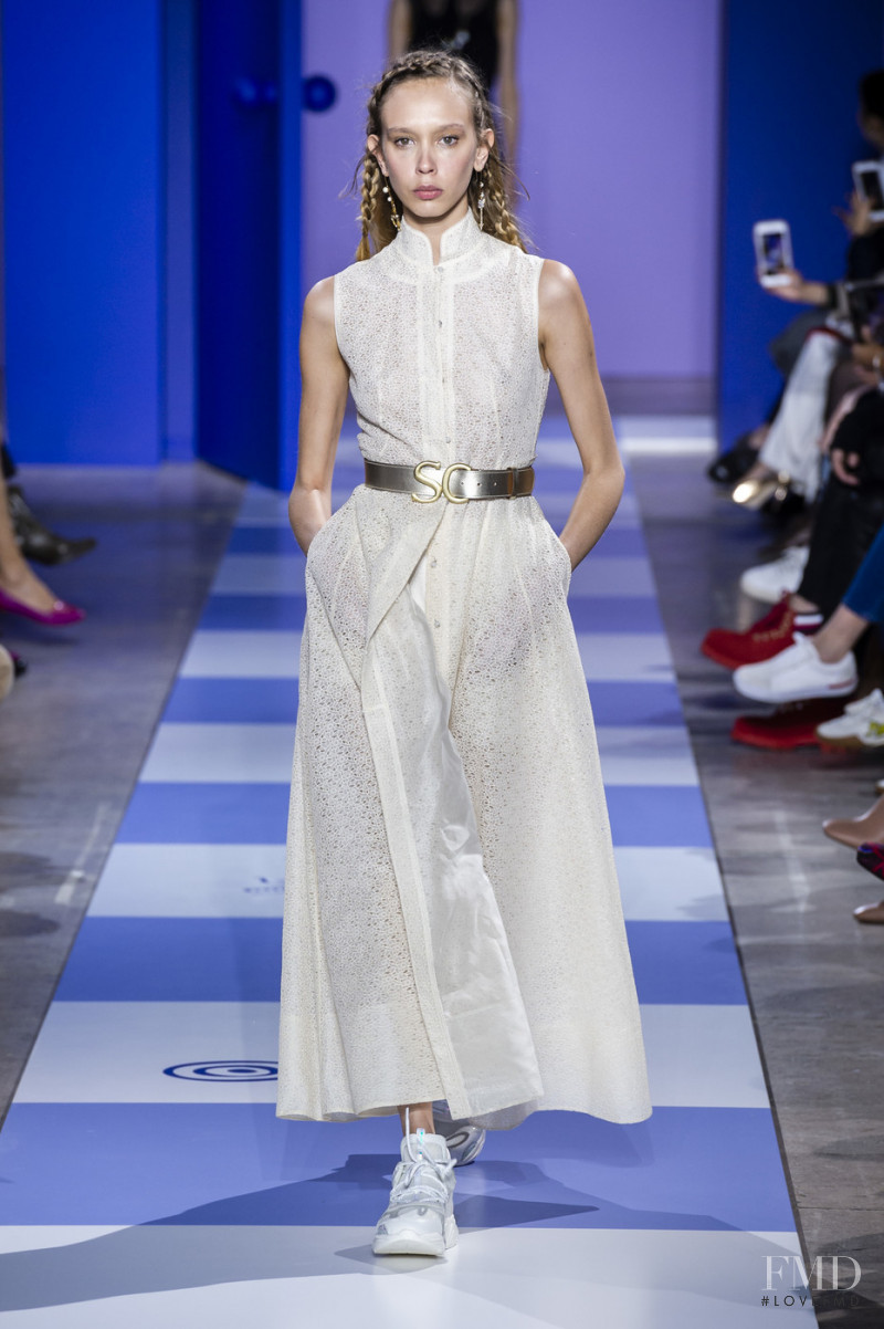 Moira Berntz featured in  the Shiatzy Chen fashion show for Spring/Summer 2019