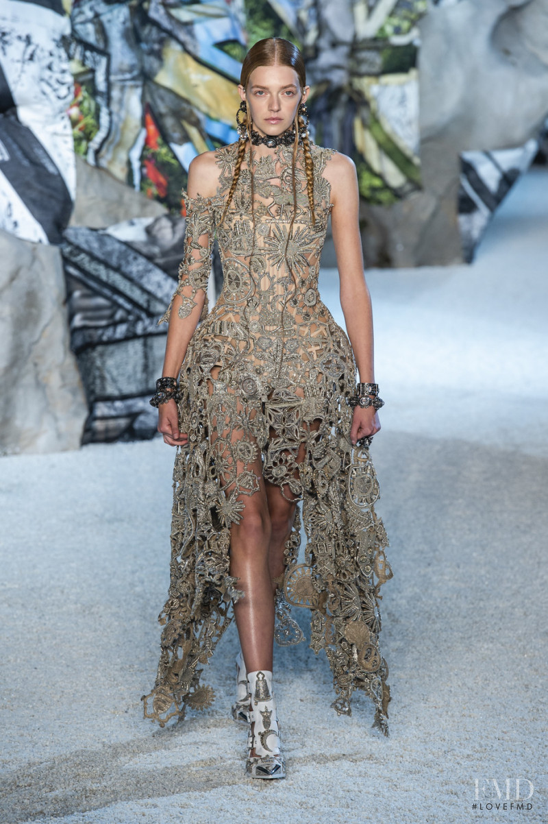 Eliza Kallmann featured in  the Alexander McQueen fashion show for Spring/Summer 2019