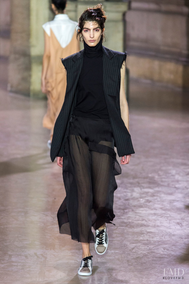 Agostina Martinez featured in  the Moon Young Hee fashion show for Spring/Summer 2019