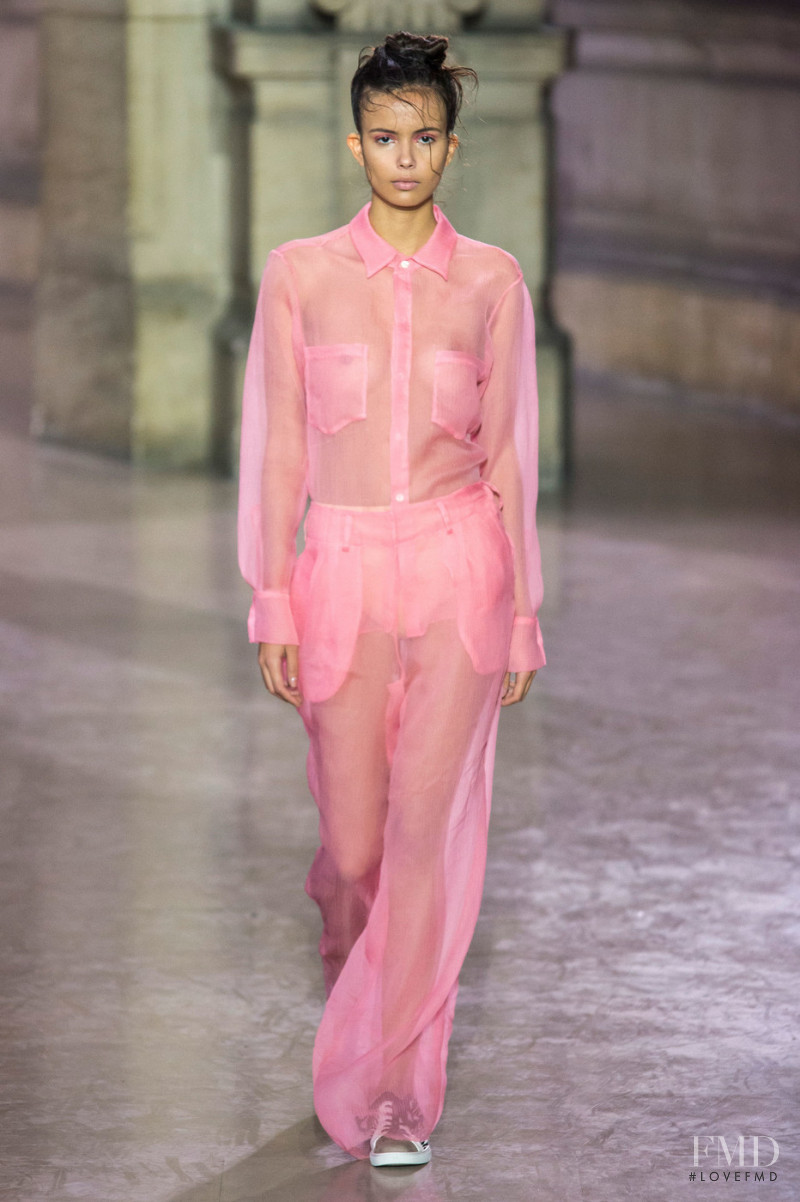 Sara Hannoun featured in  the Moon Young Hee fashion show for Spring/Summer 2019