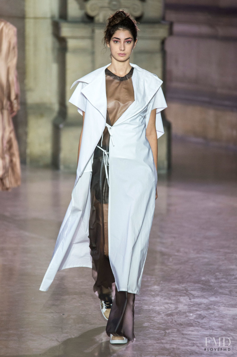 Carmen Fernandez featured in  the Moon Young Hee fashion show for Spring/Summer 2019