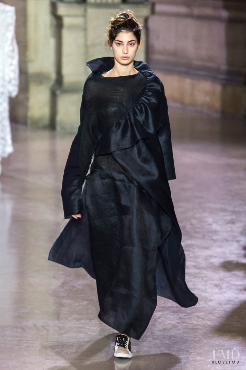 Carmen Fernandez featured in  the Moon Young Hee fashion show for Spring/Summer 2019