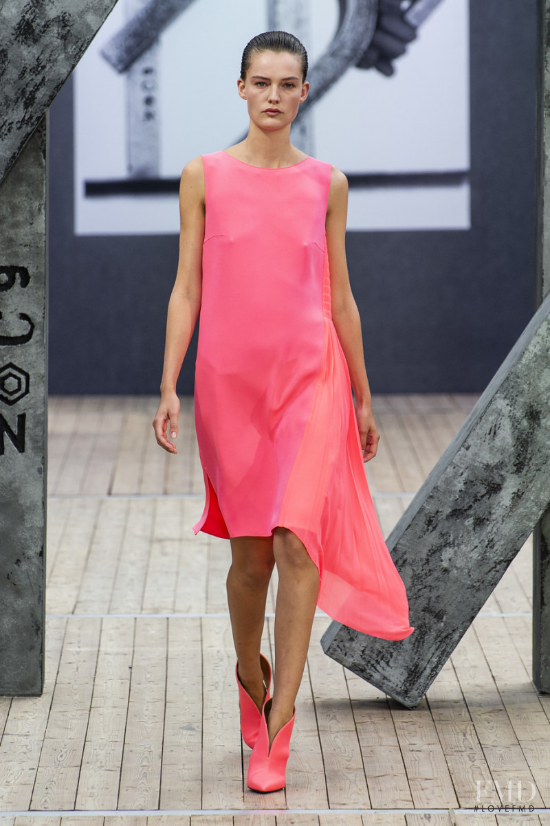 Sara Van Der Hoek featured in  the Akris fashion show for Spring/Summer 2019