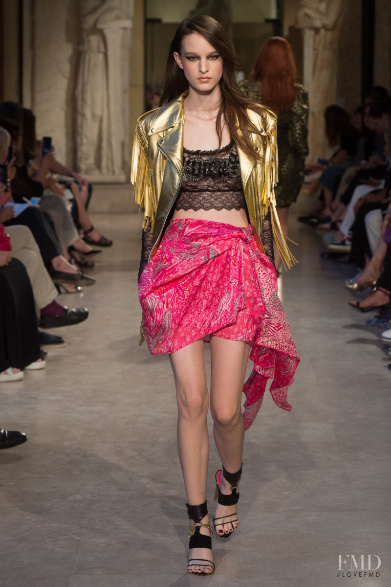 Laura Toth featured in  the Dundas fashion show for Spring/Summer 2019