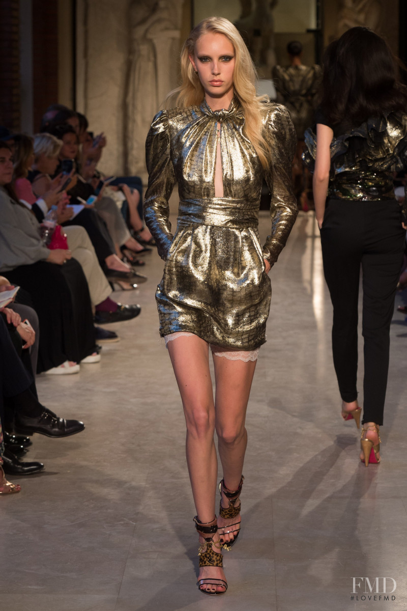 Jessie Bloemendaal featured in  the Dundas fashion show for Spring/Summer 2019