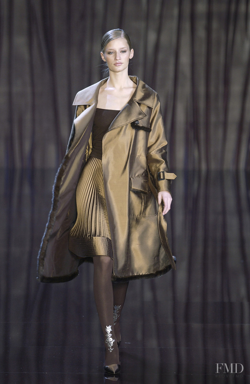 Linda Vojtova featured in  the Valentino fashion show for Autumn/Winter 2003