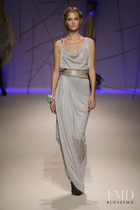 Linda Vojtova featured in  the Emanuel Ungaro fashion show for Autumn/Winter 2008