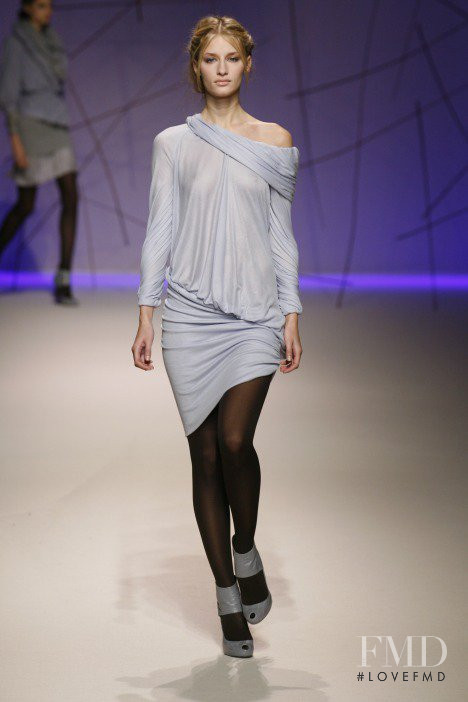 Linda Vojtova featured in  the Emanuel Ungaro fashion show for Autumn/Winter 2008