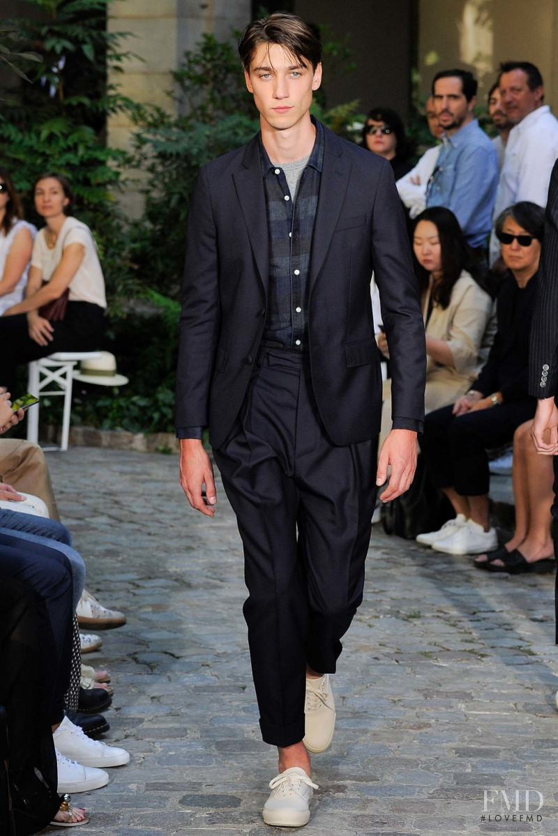 Officine Generale fashion show for Spring/Summer 2016