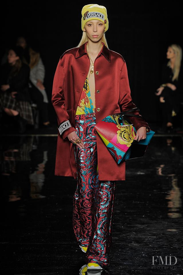Issa Lish featured in  the Versace fashion show for Pre-Fall 2019