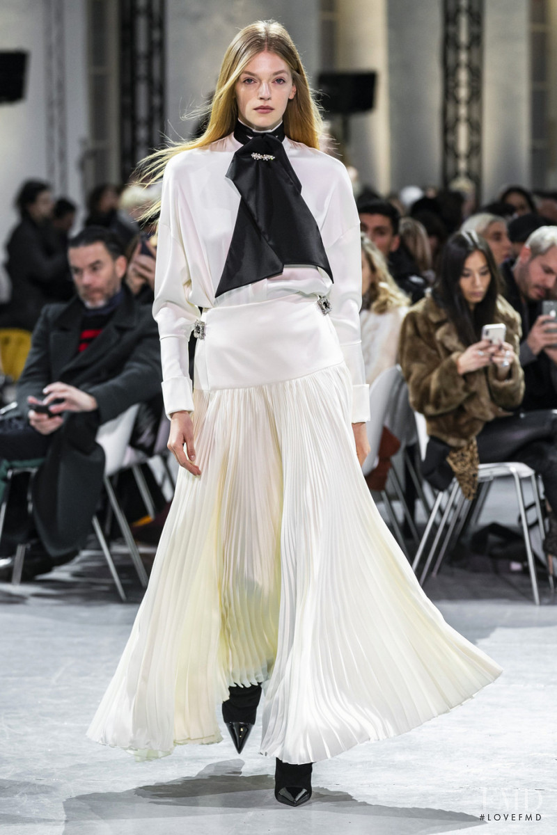 Eliza Kallmann featured in  the Alexandre Vauthier fashion show for Spring/Summer 2019