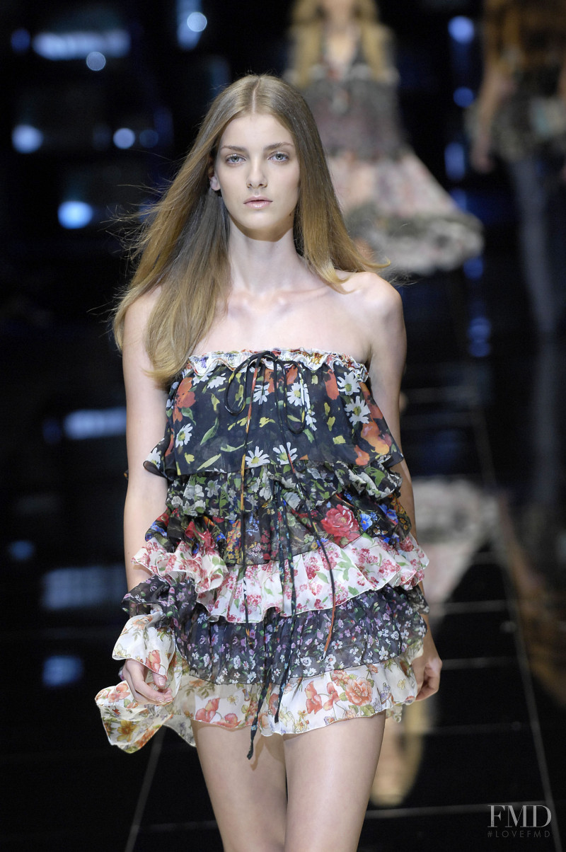 Denisa Dvorakova featured in  the D&G fashion show for Spring/Summer 2008