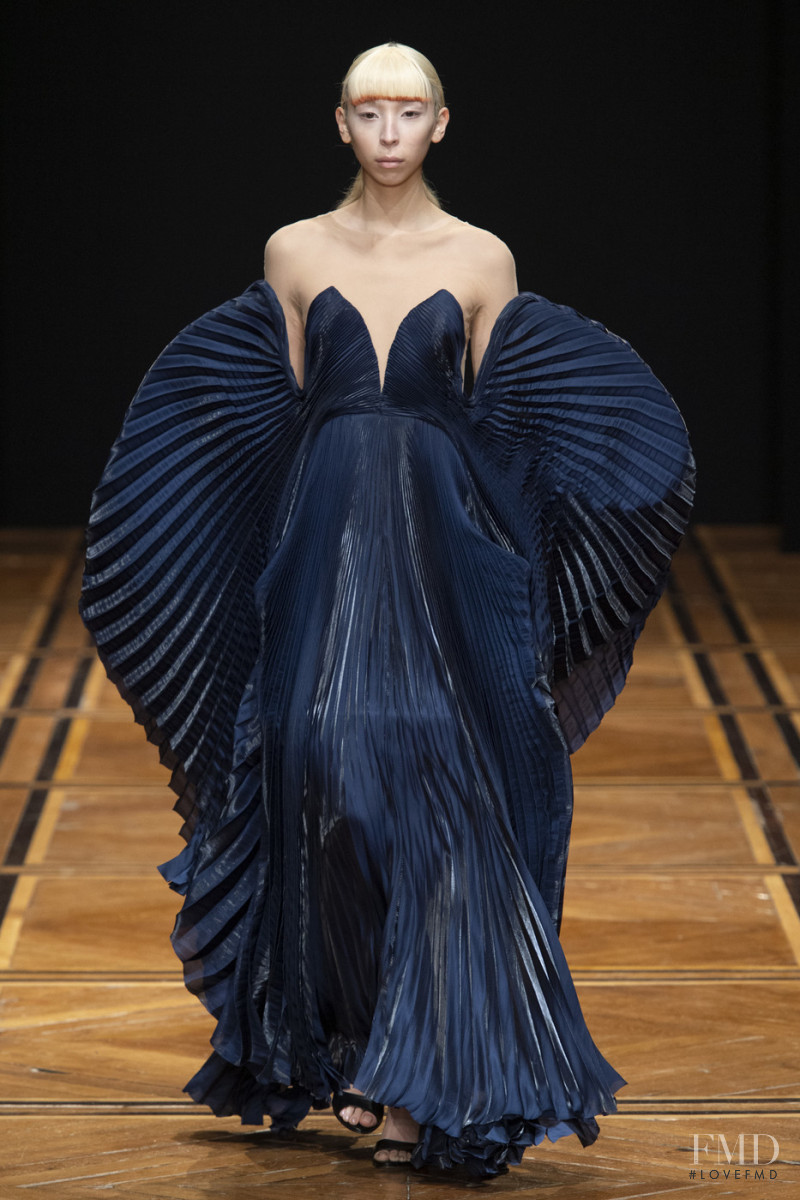 Issa Lish featured in  the Iris Van Herpen fashion show for Spring/Summer 2019