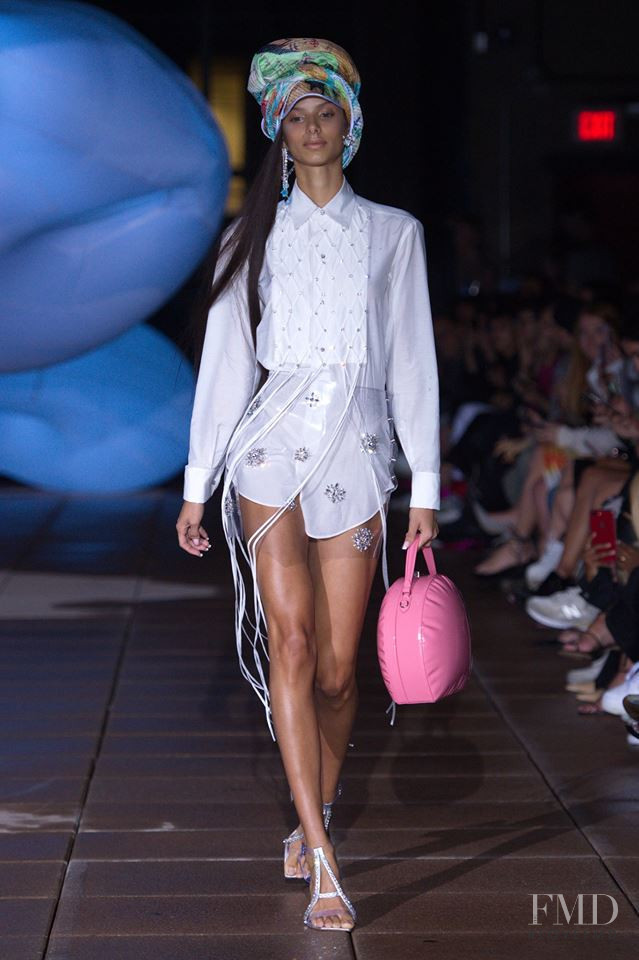 Bruna Lirio featured in  the area fashion show for Spring/Summer 2019