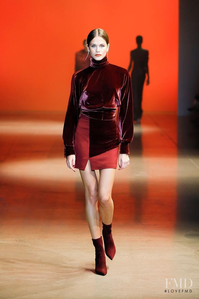 Darya Kostenich featured in  the Cushnie Et Ochs fashion show for Autumn/Winter 2019