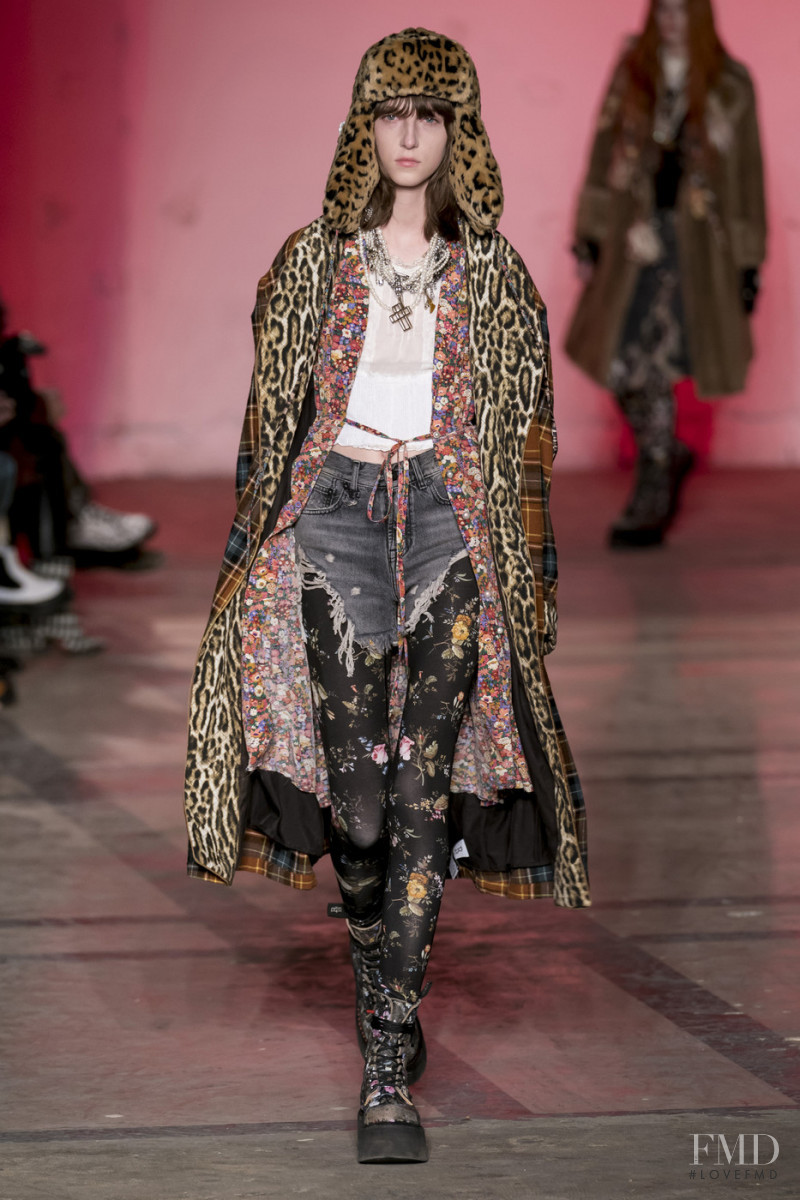 Evelyn Nagy featured in  the R13 fashion show for Autumn/Winter 2019
