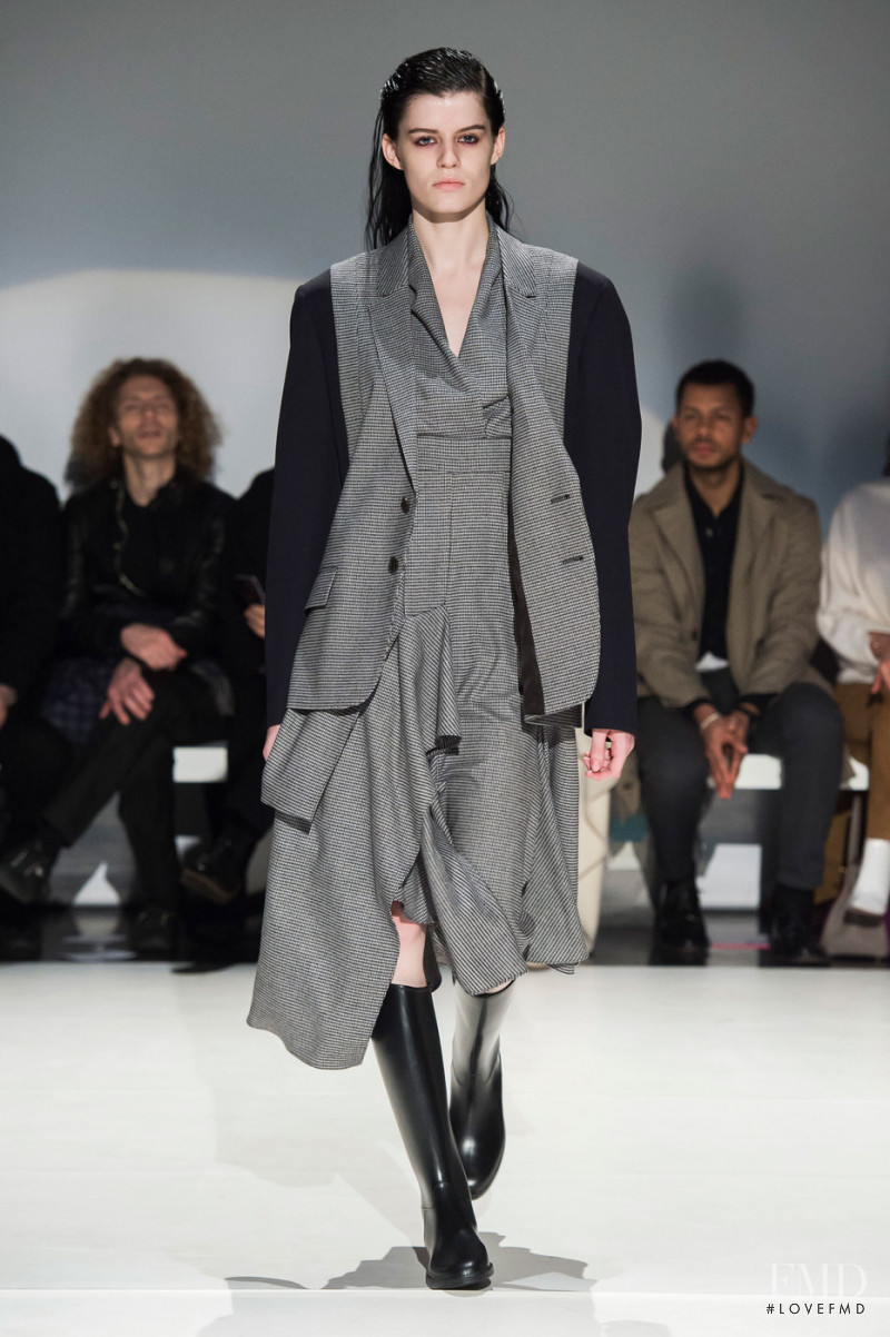 Hannah Elyse featured in  the Hussein Chalayan fashion show for Autumn/Winter 2019