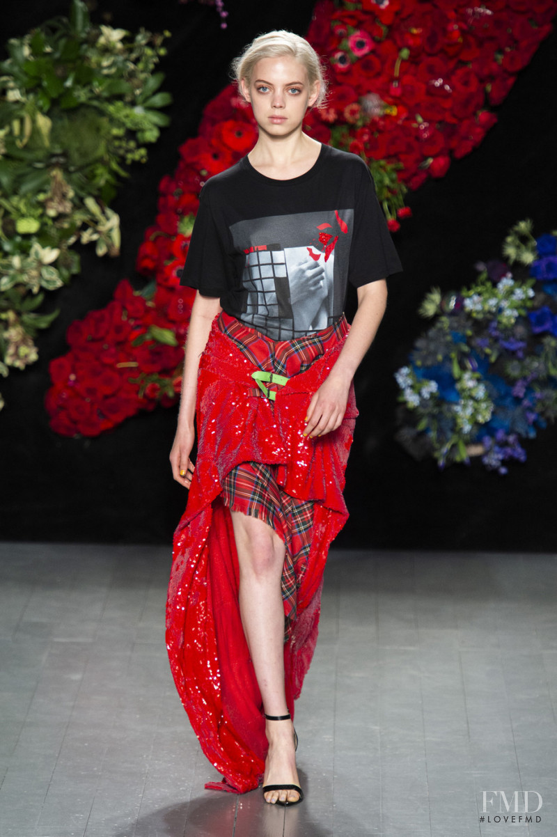 Mariana Zaragoza featured in  the Roberta Einer fashion show for Autumn/Winter 2019