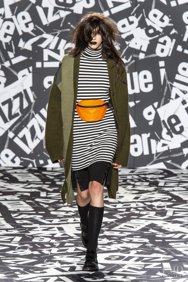 Barbara Sanchez featured in  the Izzue fashion show for Autumn/Winter 2019