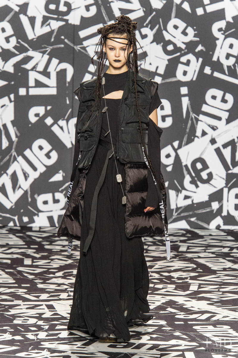 Irina Shnitman featured in  the Izzue fashion show for Autumn/Winter 2019