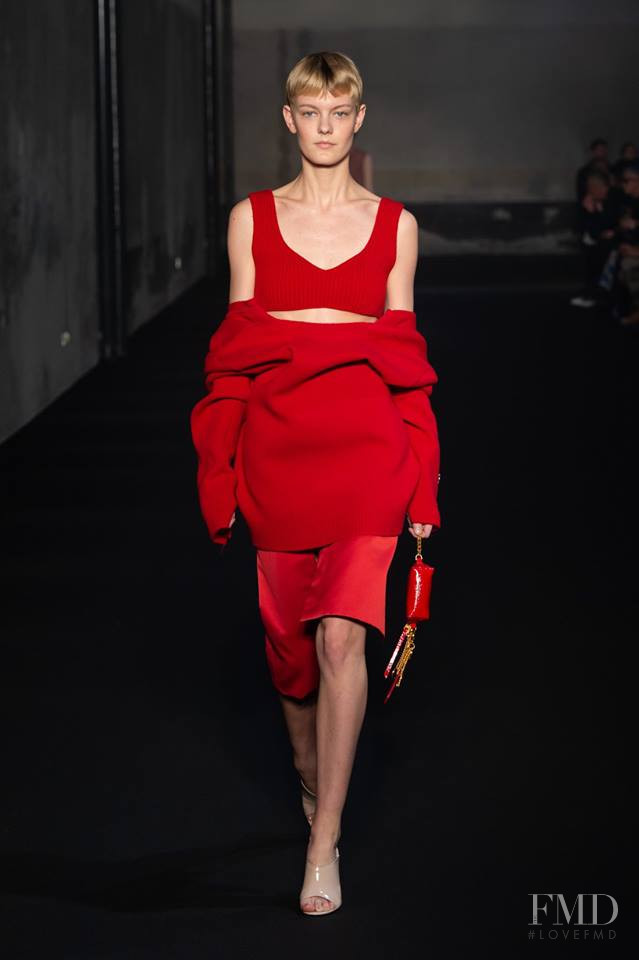 Sarah Fraser featured in  the N° 21 fashion show for Autumn/Winter 2019