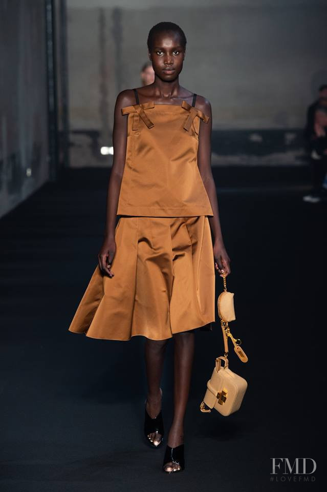 Nya Gatbel featured in  the N° 21 fashion show for Autumn/Winter 2019