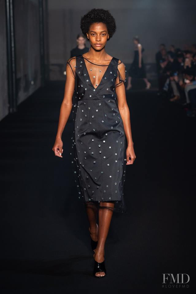 Karly Loyce featured in  the N° 21 fashion show for Autumn/Winter 2019