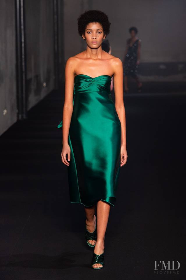Licett Morillo featured in  the N° 21 fashion show for Autumn/Winter 2019