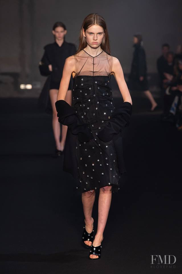 Maud Hoevelaken featured in  the N° 21 fashion show for Autumn/Winter 2019
