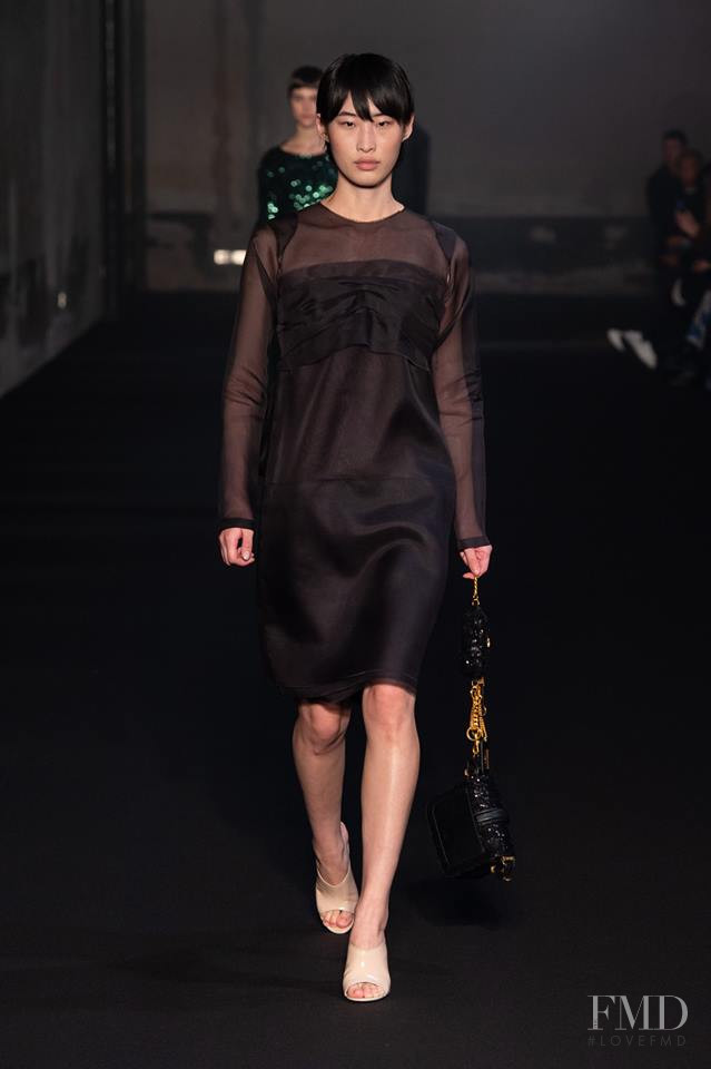 He Jing featured in  the N° 21 fashion show for Autumn/Winter 2019