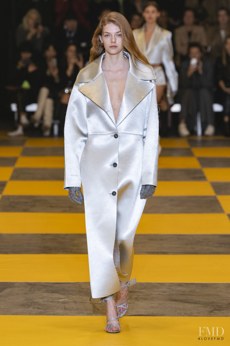 Eliza Kallmann featured in  the Off-White fashion show for Autumn/Winter 2019