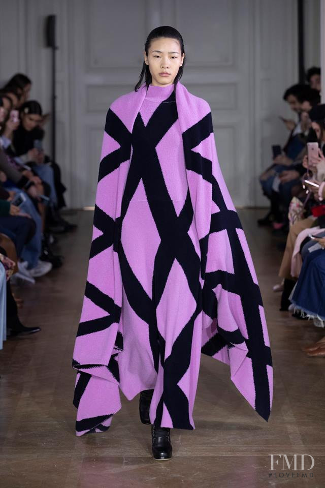 Rui Nan Dong featured in  the Christian Wijnants fashion show for Autumn/Winter 2019