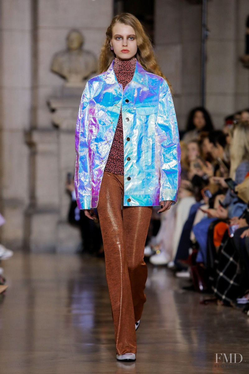 Linda Slava featured in  the Paul et Joe fashion show for Autumn/Winter 2019