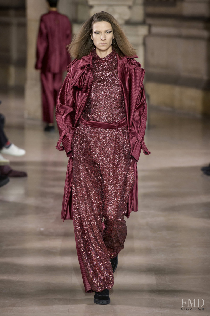 Vaiora Cob Strogonova featured in  the Moon Young Hee fashion show for Autumn/Winter 2019