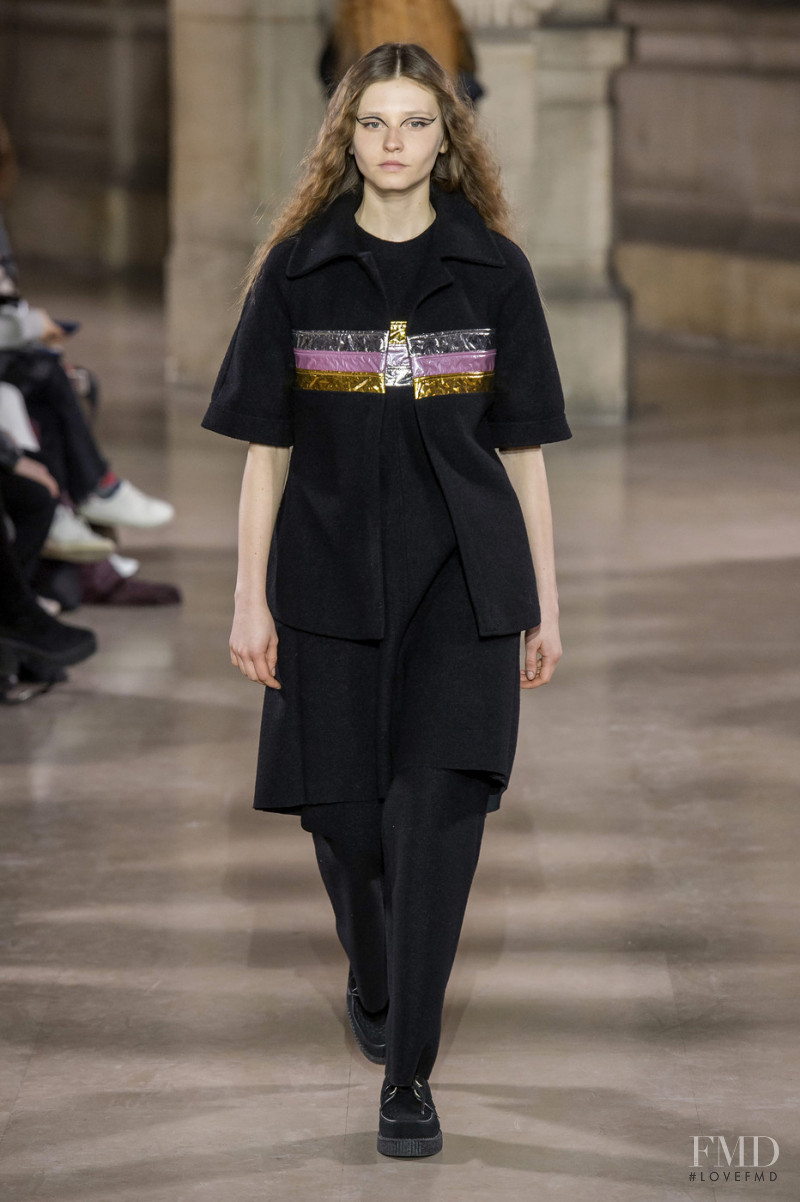 Alena Yarysh featured in  the Moon Young Hee fashion show for Autumn/Winter 2019