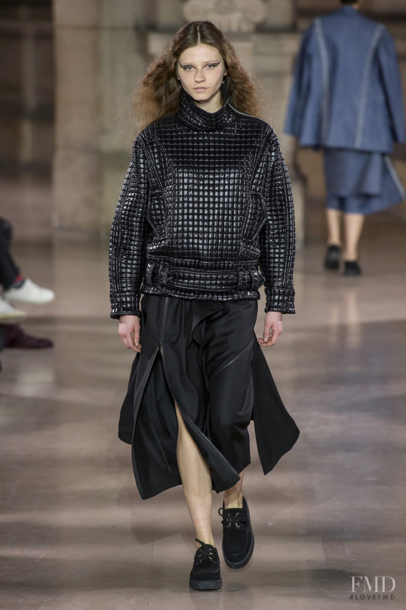 Alena Yarysh featured in  the Moon Young Hee fashion show for Autumn/Winter 2019