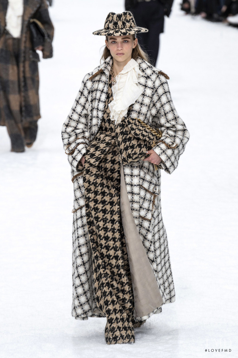 Rebecca Leigh Longendyke featured in  the Chanel fashion show for Autumn/Winter 2019