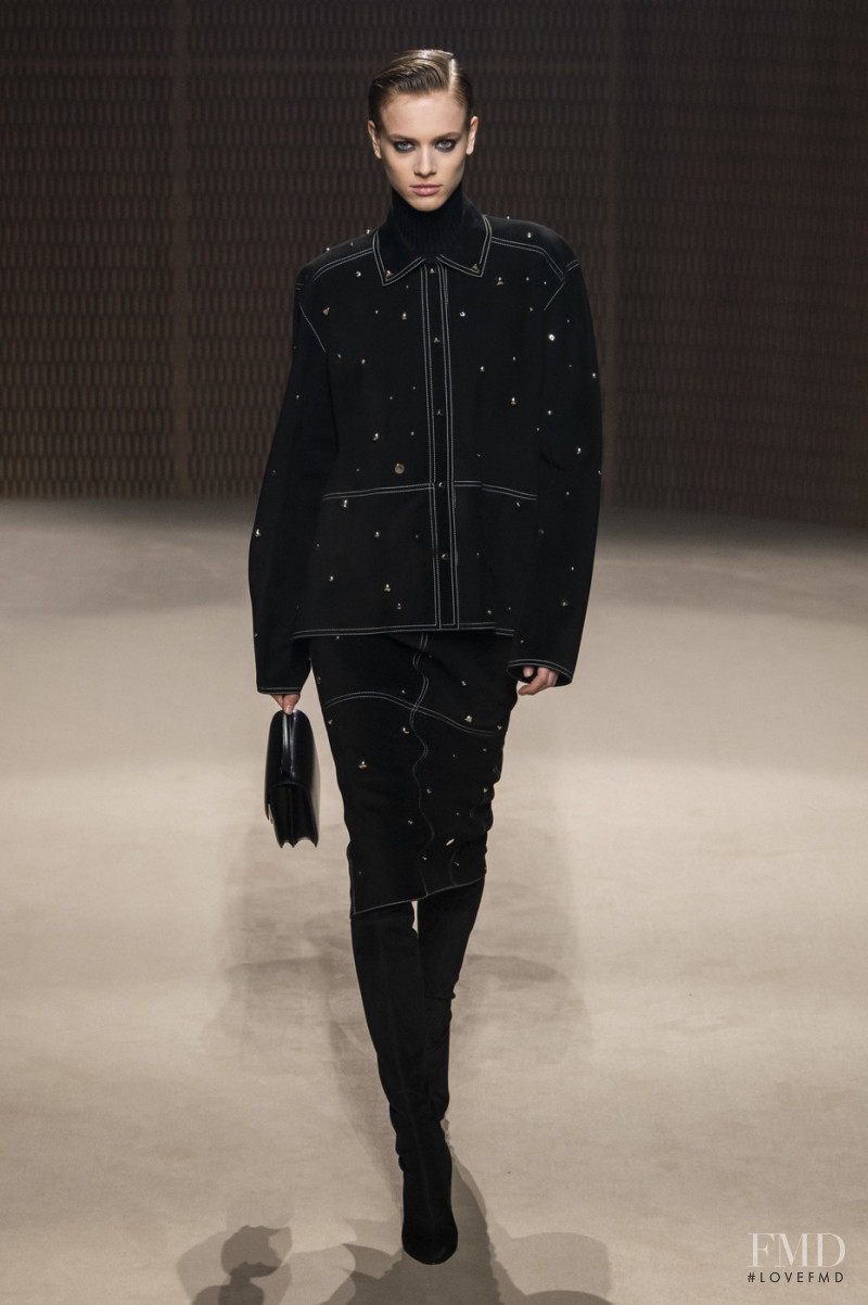 Sarah Dahl featured in  the Hermès fashion show for Autumn/Winter 2019