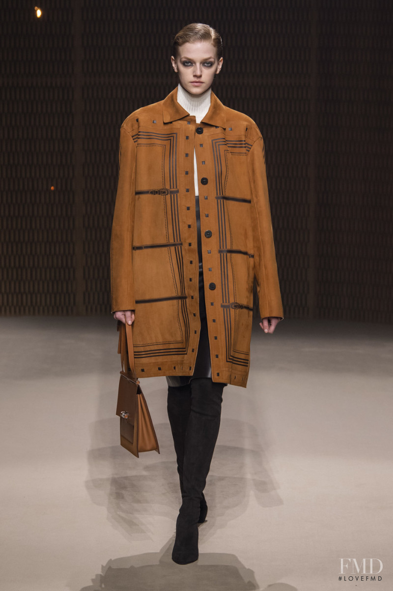 Eliza Kallmann featured in  the Hermès fashion show for Autumn/Winter 2019