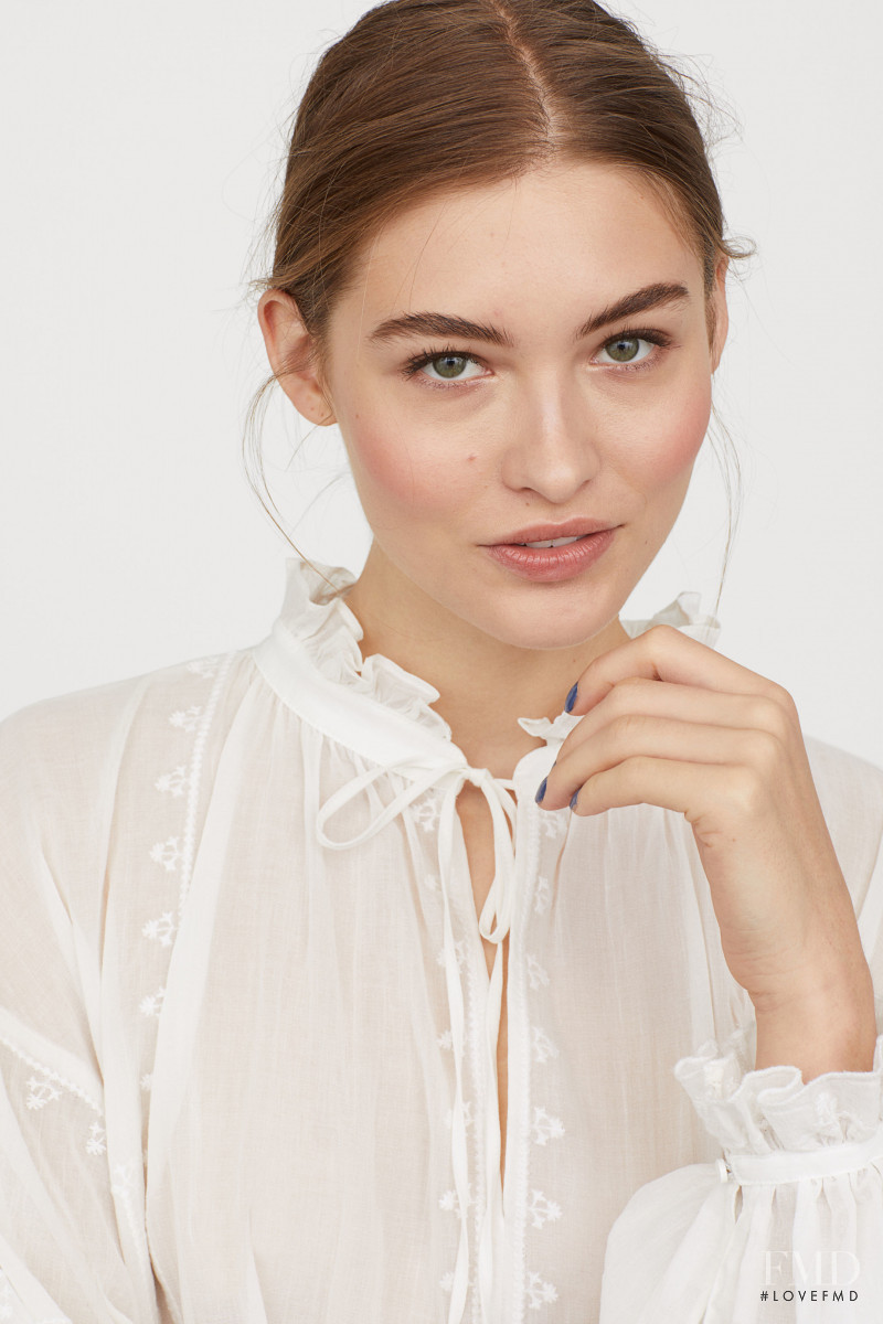 Grace Elizabeth featured in  the H&M catalogue for Summer 2018