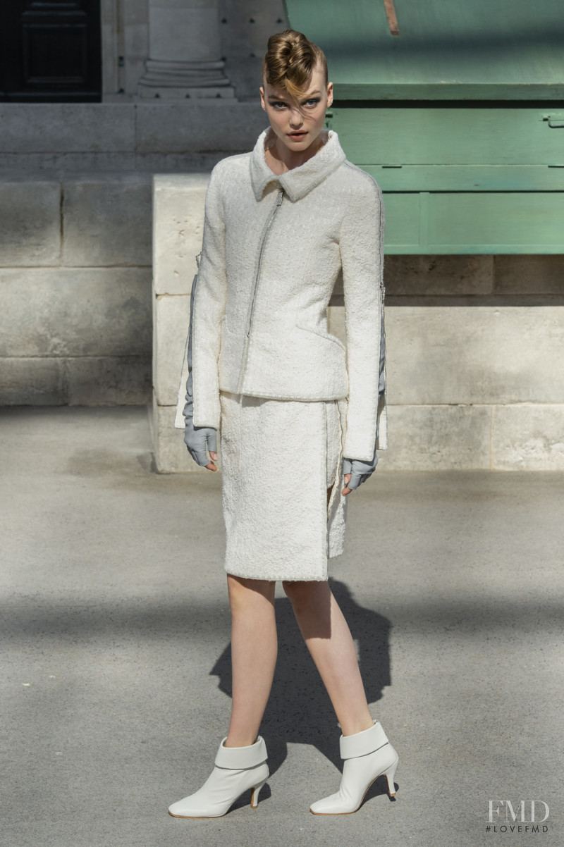 Roos Abels featured in  the Chanel Haute Couture fashion show for Autumn/Winter 2018
