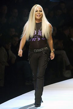 Versace fashion show for Autumn/Winter 2003