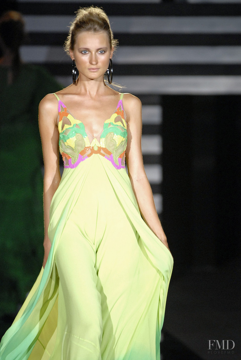 Anna Chyzh featured in  the Jenny Packham fashion show for Spring/Summer 2007