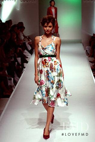 Miranda Kerr featured in  the Trelise Cooper fashion show for Spring/Summer 2004