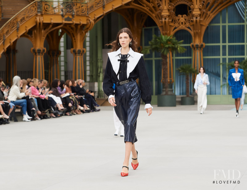 Lea Julian featured in  the Chanel fashion show for Cruise 2020