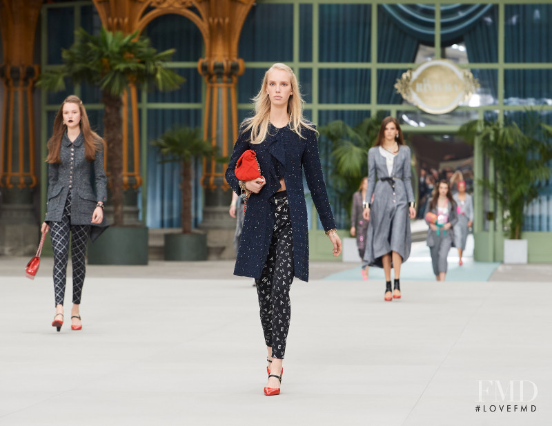 Jessie Bloemendaal featured in  the Chanel fashion show for Cruise 2020