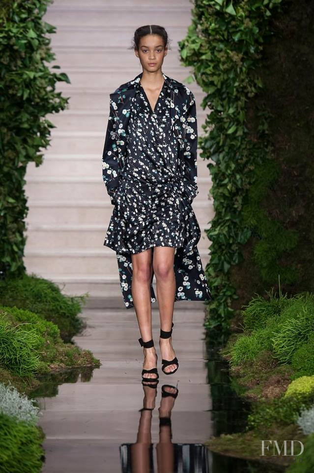 Noemie Abigail featured in  the Massimo Dutti Paseo de Gracia 96  fashion show for Spring/Summer 2017