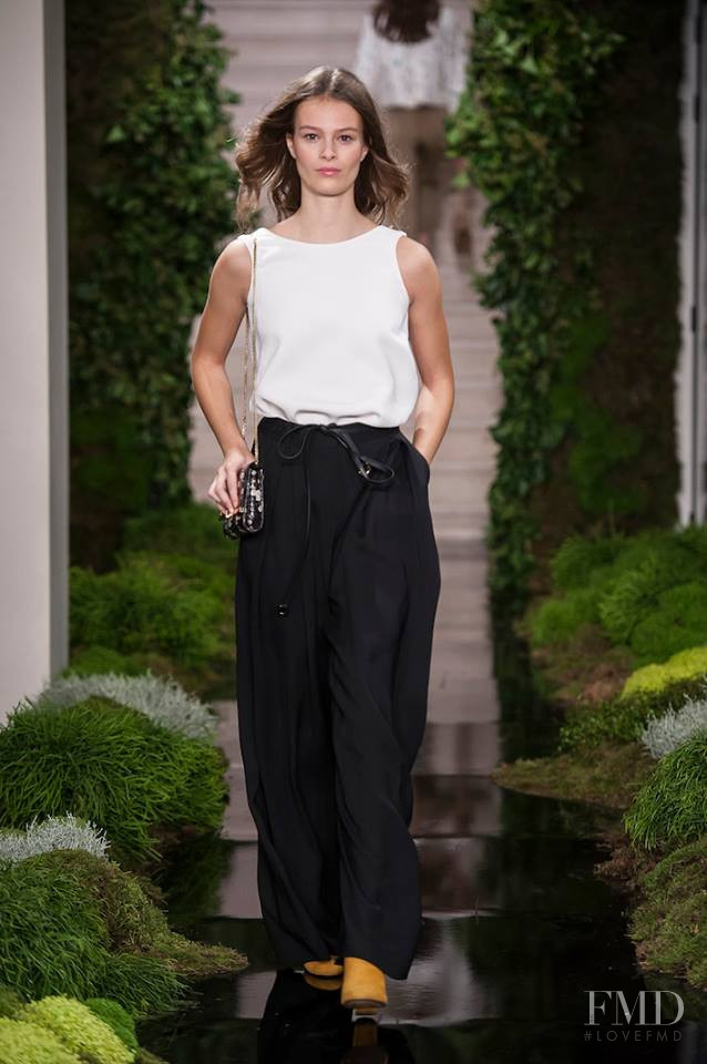 Massimo Dutti Paseo de Gracia 96  fashion show for Spring/Summer 2017